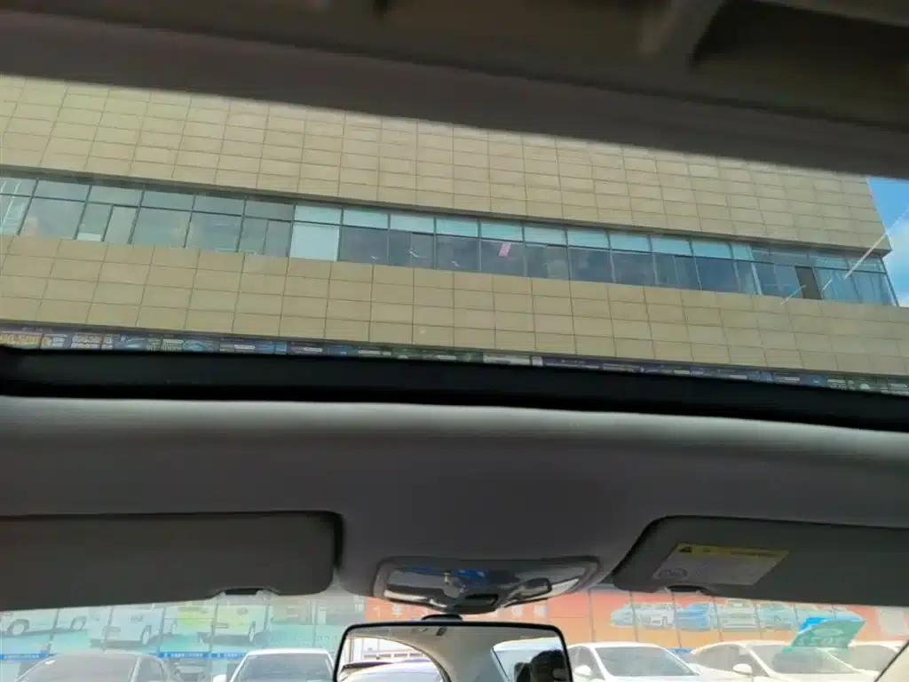 Roewe 350 2015 1.5L Manual Deluxe Sunroof Edition — миниатюра 18