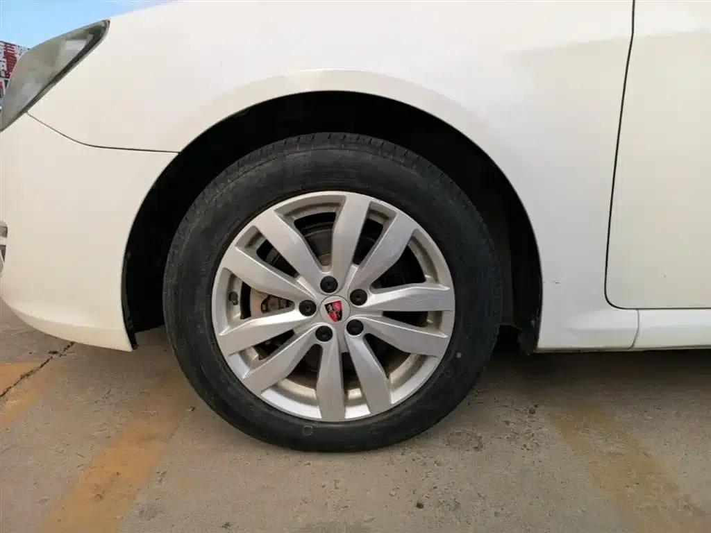 Roewe 350 2015 1.5L Manual Deluxe Sunroof Edition — миниатюра 23