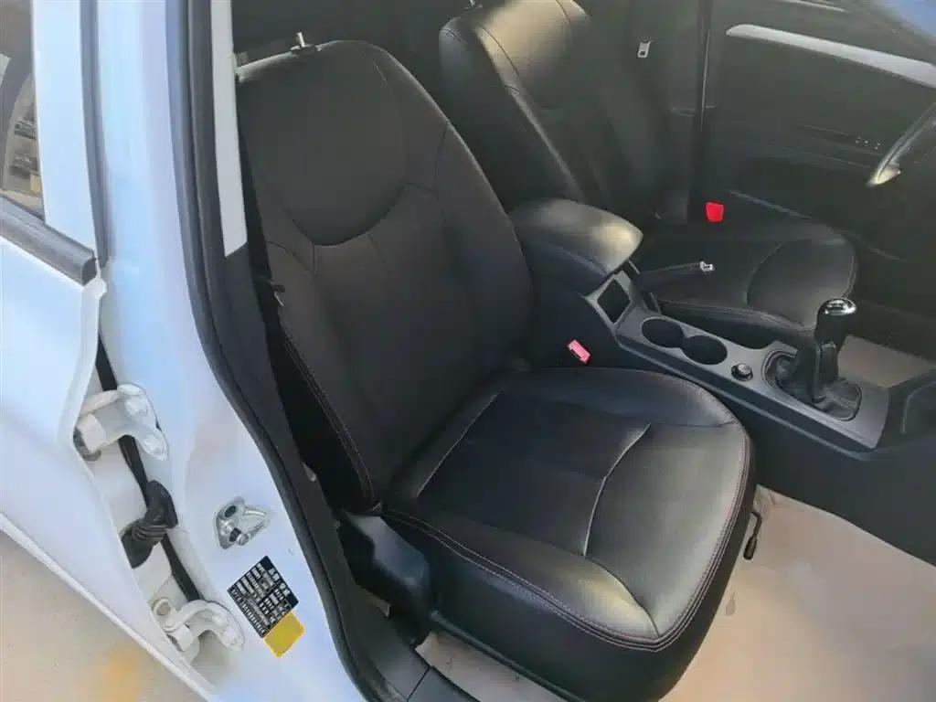Roewe 350 2015 1.5L Manual Deluxe Sunroof Edition — миниатюра 25