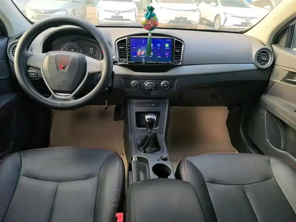 Roewe 350 2015 1.5L Manual Deluxe Sunroof Edition — миниатюра 10