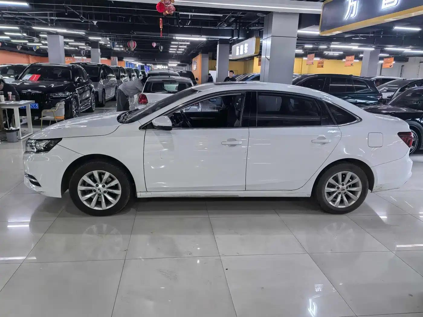 Roewe i6 Classic 2017 20T Manual Deluxe Edition — миниатюра 3