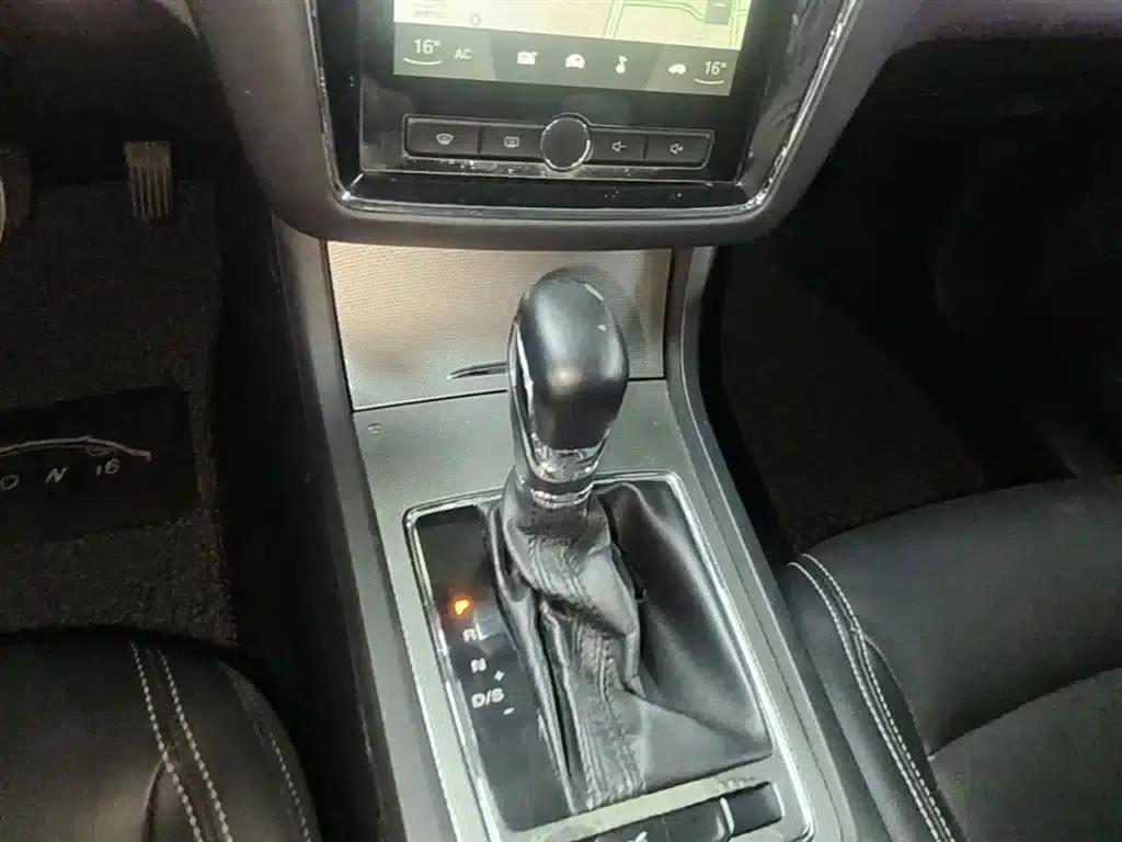 Roewe i6 Classic 2017 20T Automatic Internet Smart Edition — миниатюра 14