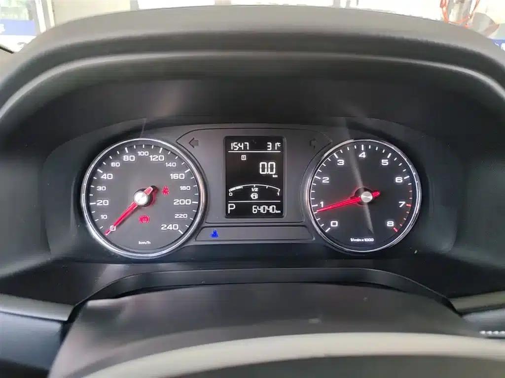 Roewe i6 Classic 2019 PLUS 20T TST 4G Connected Flagship Superb Edition — миниатюра 12