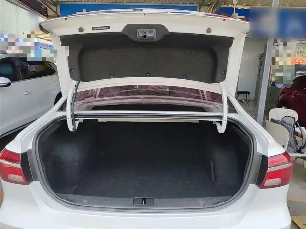 Roewe i6 Classic 2019 PLUS 20T TST 4G Connected Flagship Superb Edition — миниатюра 19