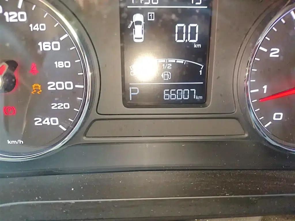Roewe i6 Classic 2018 20T Automatic Flagship Edition — миниатюра 5