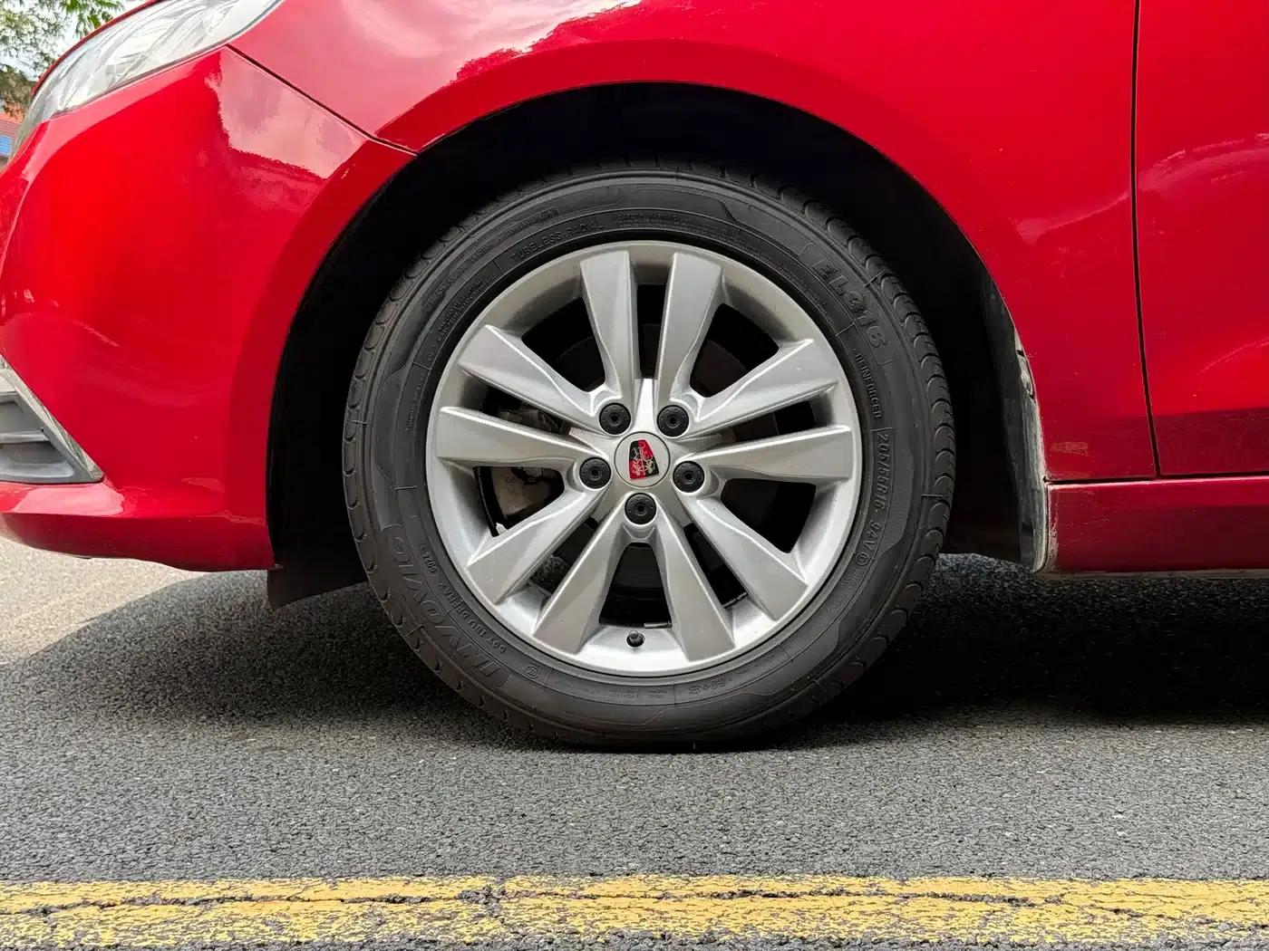 Roewe 360 2015 1.5L Automatic Deluxe Edition — миниатюра 17