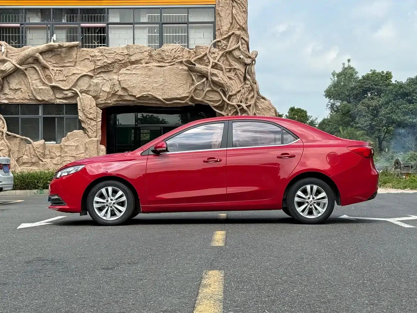 Roewe 360 2015 1.5L Automatic Deluxe Edition — миниатюра 4