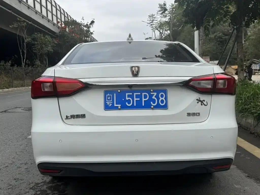Roewe 360 2017 1.5L Manual Smart Screen Edition — миниатюра 4