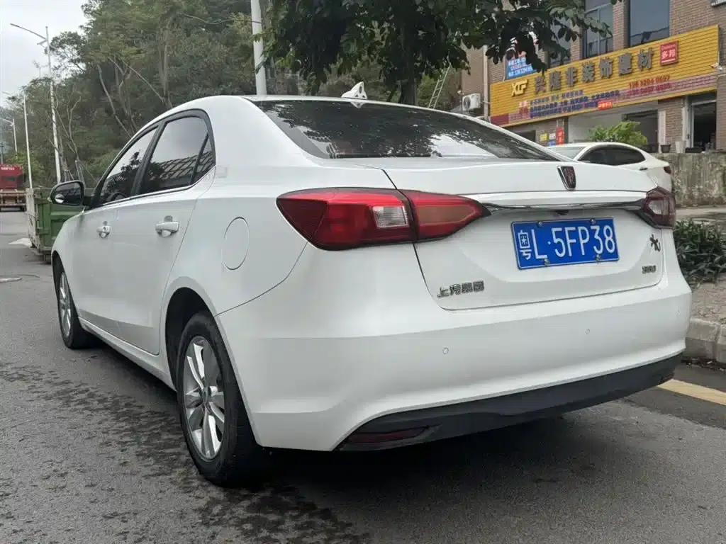 Roewe 360 2017 1.5L Manual Smart Screen Edition — миниатюра 5