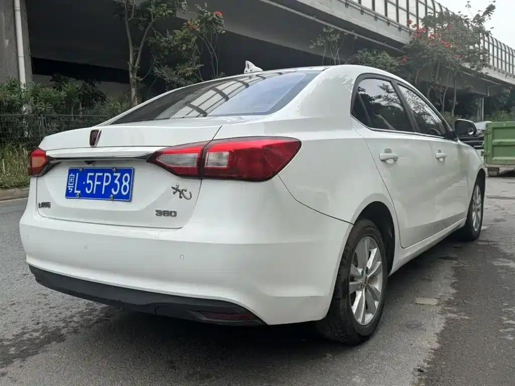 Roewe 360 2017 1.5L Manual Smart Screen Edition — миниатюра 8