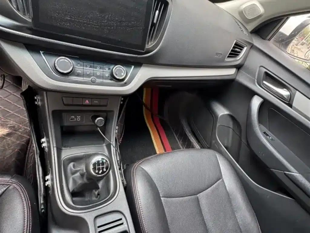 Roewe 360 2017 1.5L Manual Smart Screen Edition — миниатюра 10