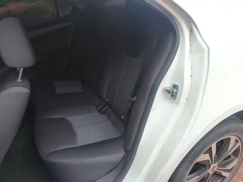 Roewe 360 2017 1.5L Automatic Smart Screen Edition — миниатюра 14
