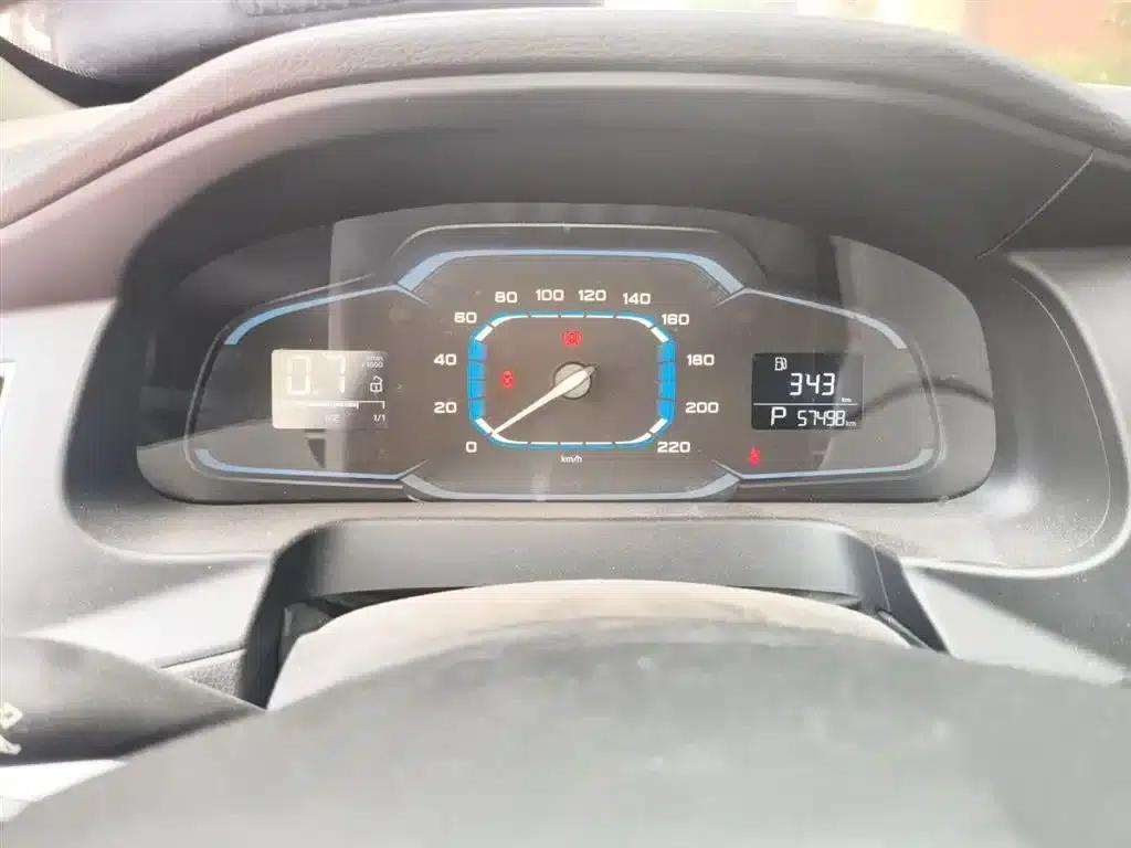 Roewe 360 2017 1.5L Automatic Smart Screen Edition — миниатюра 8