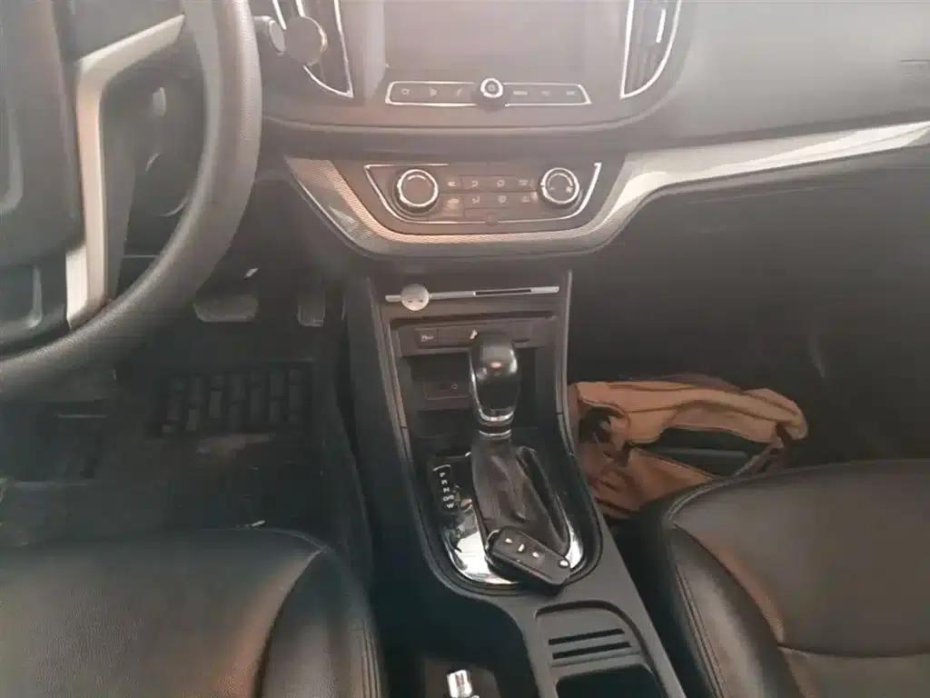 Roewe 360 2017 1.5L Automatic Deluxe Edition — миниатюра 14