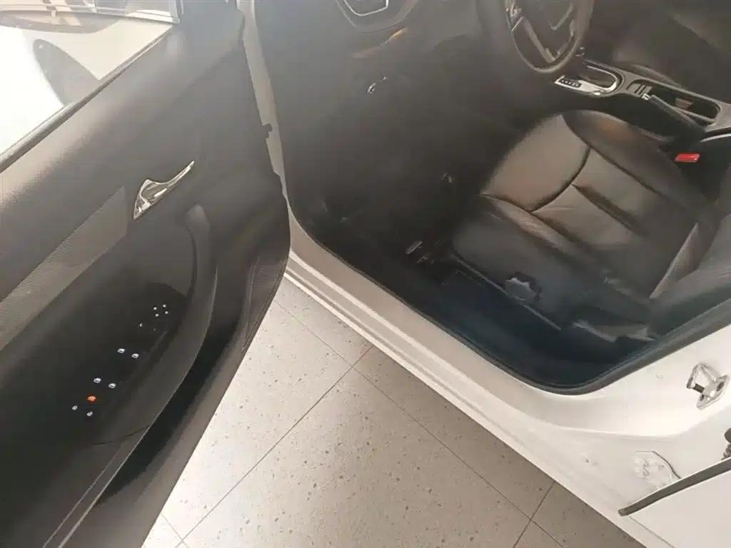 Roewe 360 2017 1.5L Automatic Deluxe Edition — миниатюра 16
