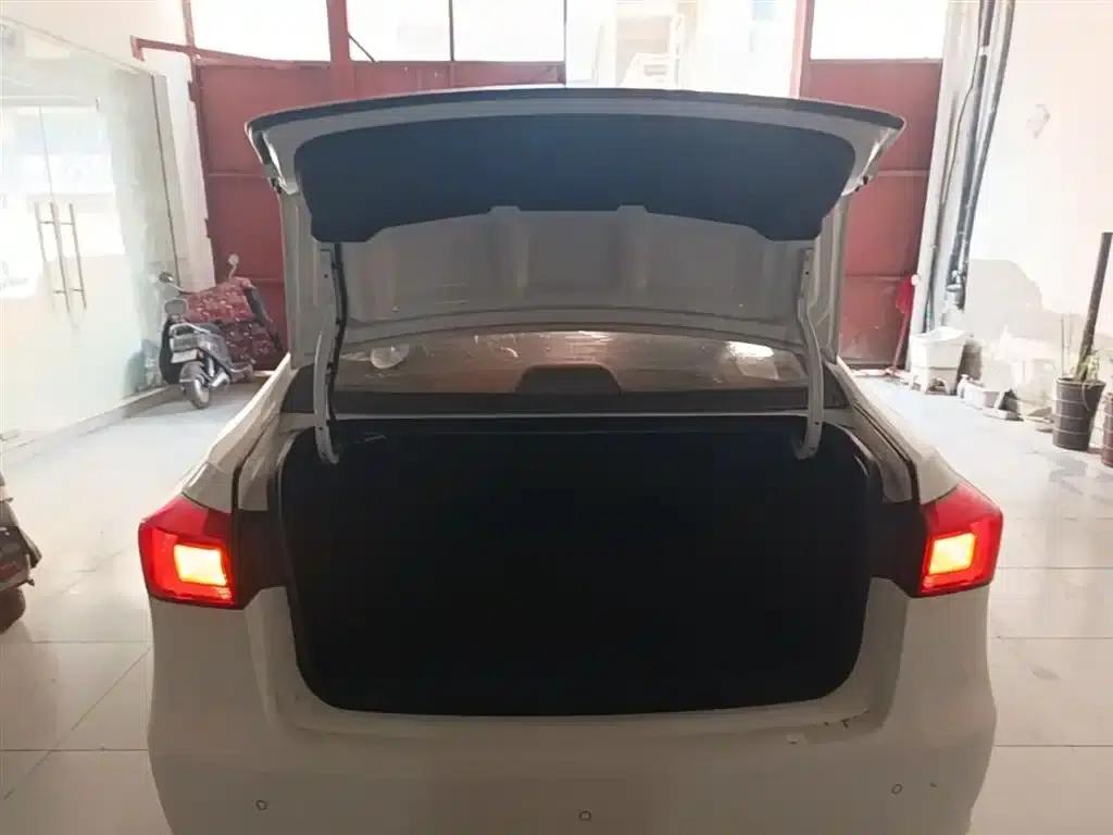 Roewe 360 2017 1.5L Automatic Deluxe Edition — миниатюра 19