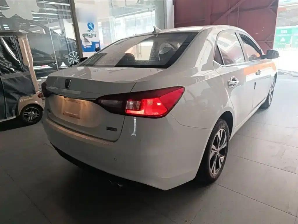 Roewe 360 2017 1.5L Automatic Deluxe Edition — миниатюра 7