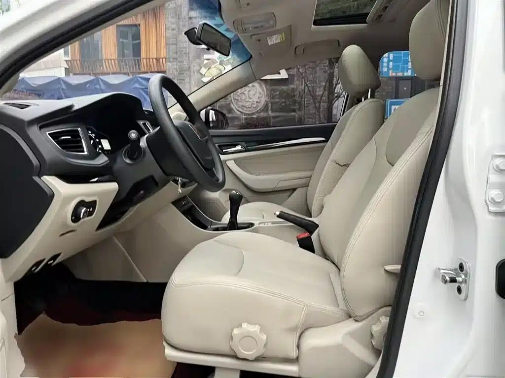 Roewe 360 2015 1.5L Manual Deluxe Edition — миниатюра 15