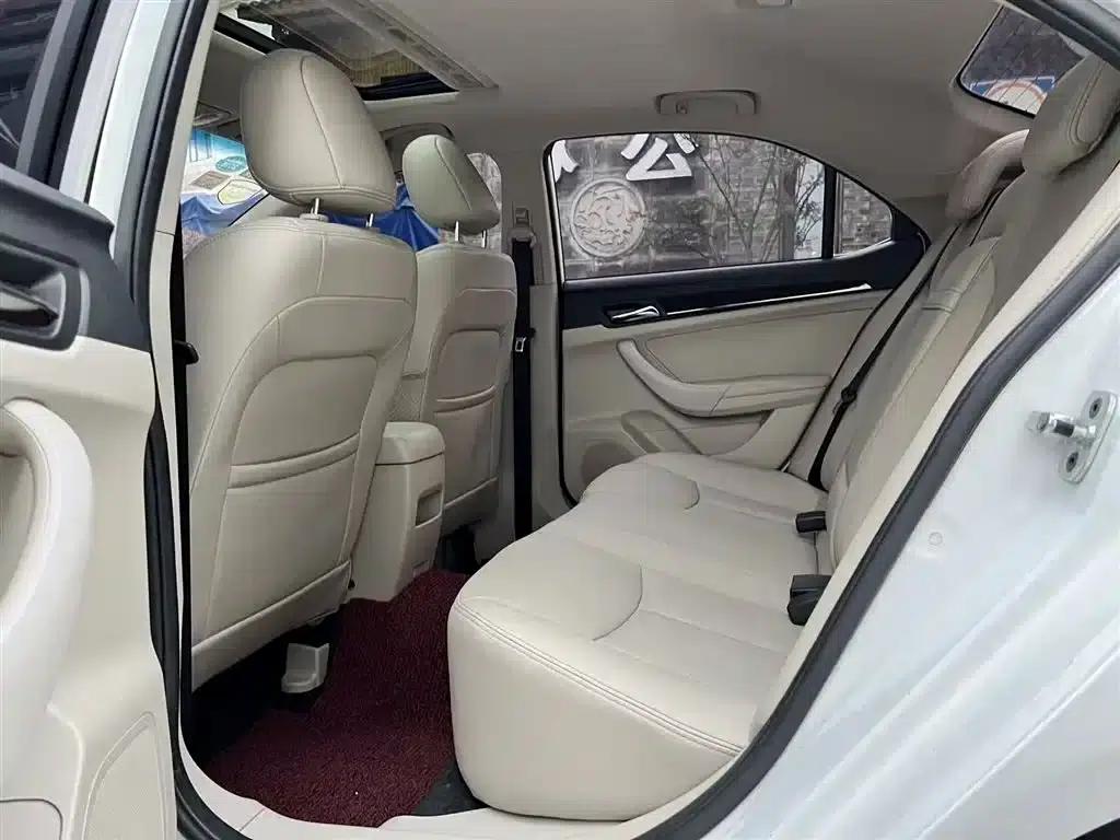 Roewe 360 2015 1.5L Manual Deluxe Edition — миниатюра 17