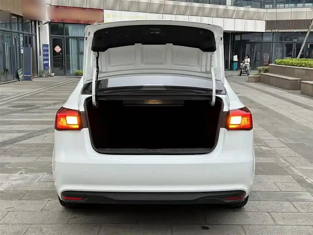 Roewe 360 2015 1.5L Manual Deluxe Edition — миниатюра 19