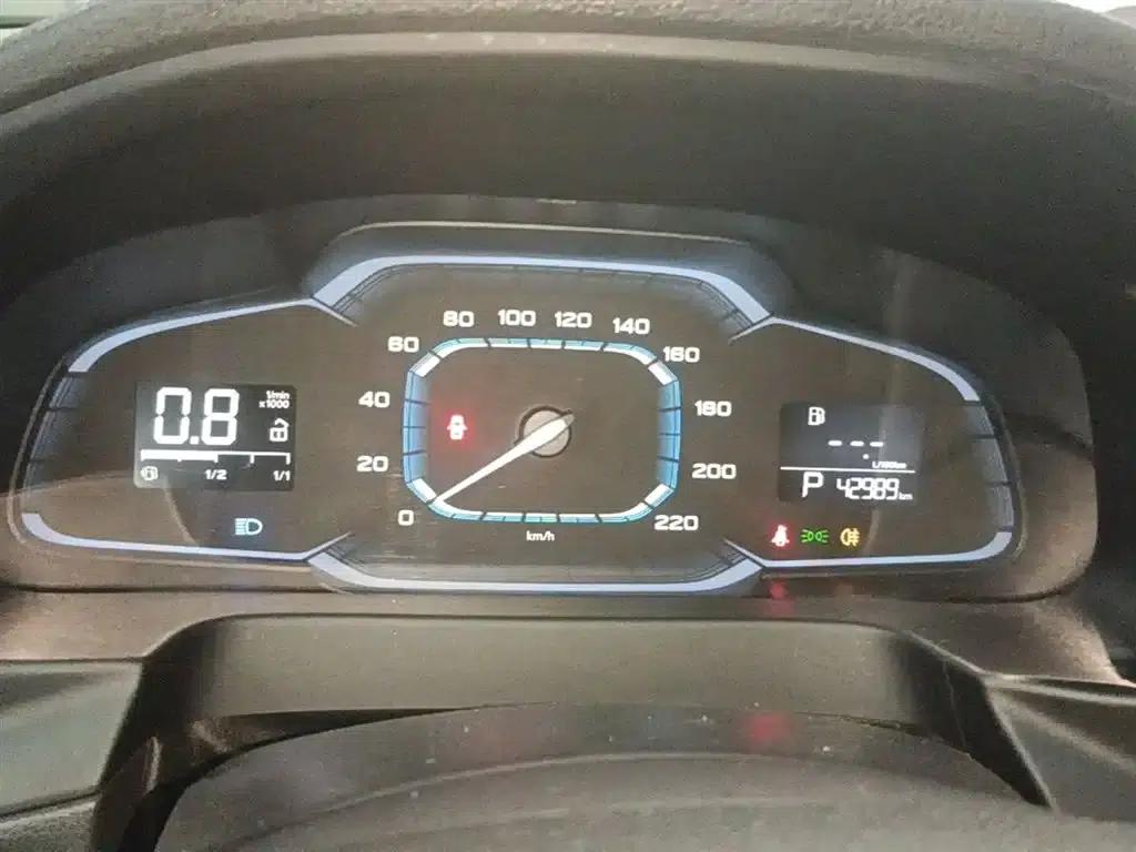 Roewe 360 2017 1.5L Automatic Deluxe Edition — миниатюра 12