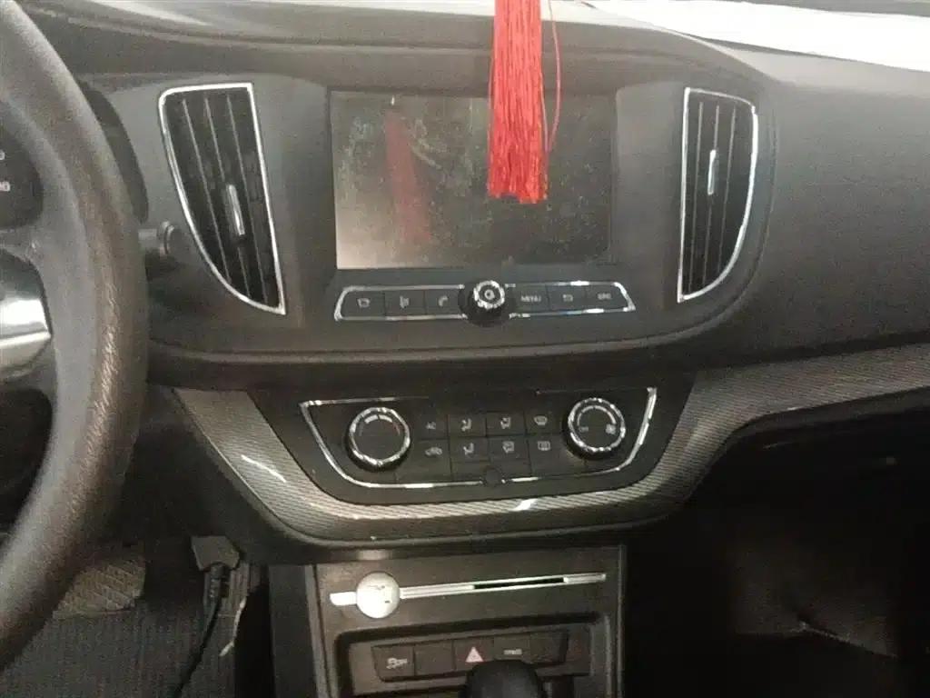Roewe 360 2017 1.5L Automatic Deluxe Edition — миниатюра 13