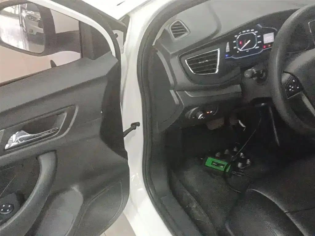 Roewe 360 2017 1.5L Automatic Deluxe Edition — миниатюра 16