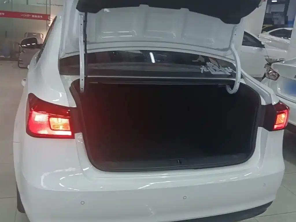 Roewe 360 2017 1.5L Automatic Deluxe Edition — миниатюра 19