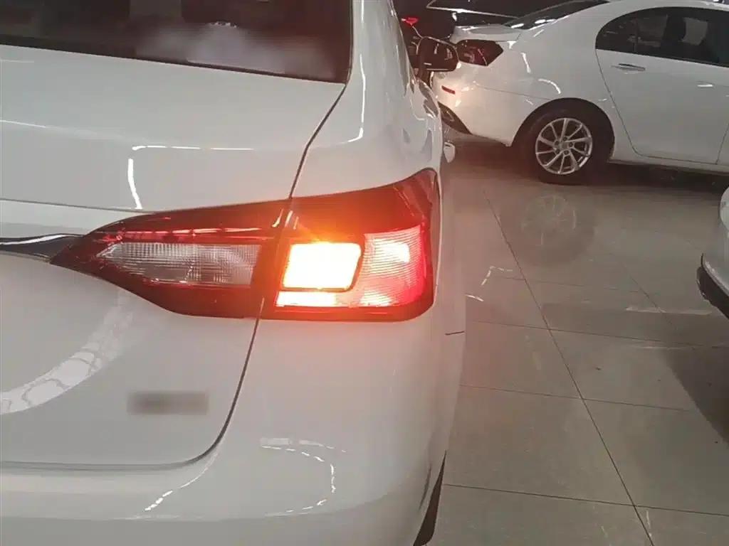 Roewe 360 2017 1.5L Automatic Deluxe Edition — миниатюра 8