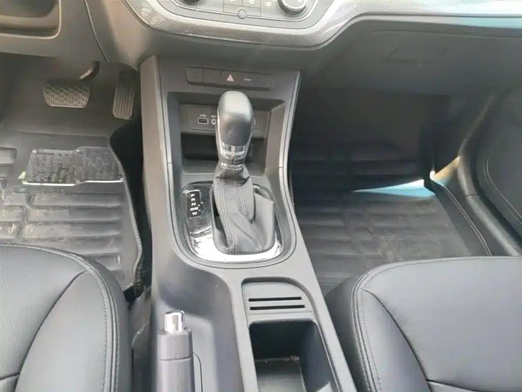 Roewe 360 2015 1.5L Automatic Deluxe Edition — миниатюра 14