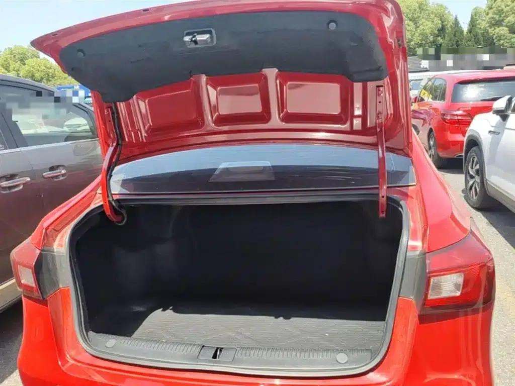 Roewe 360 2015 1.5L Automatic Deluxe Edition — миниатюра 19