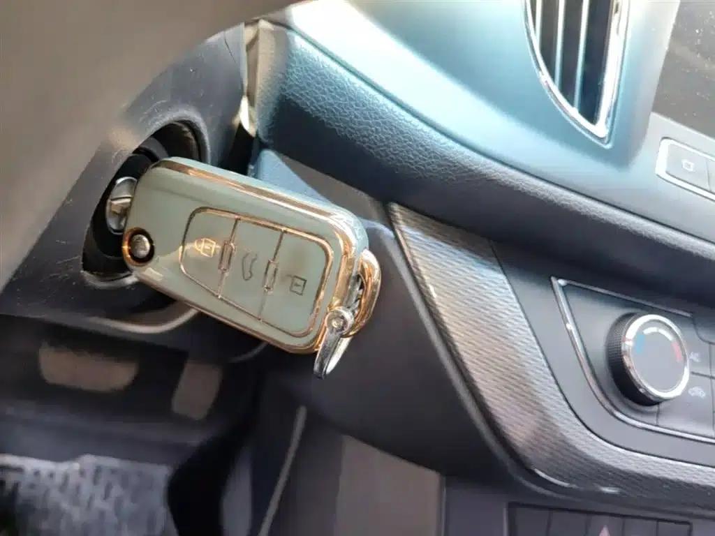 Roewe 360 2015 1.5L Automatic Deluxe Edition — миниатюра 9