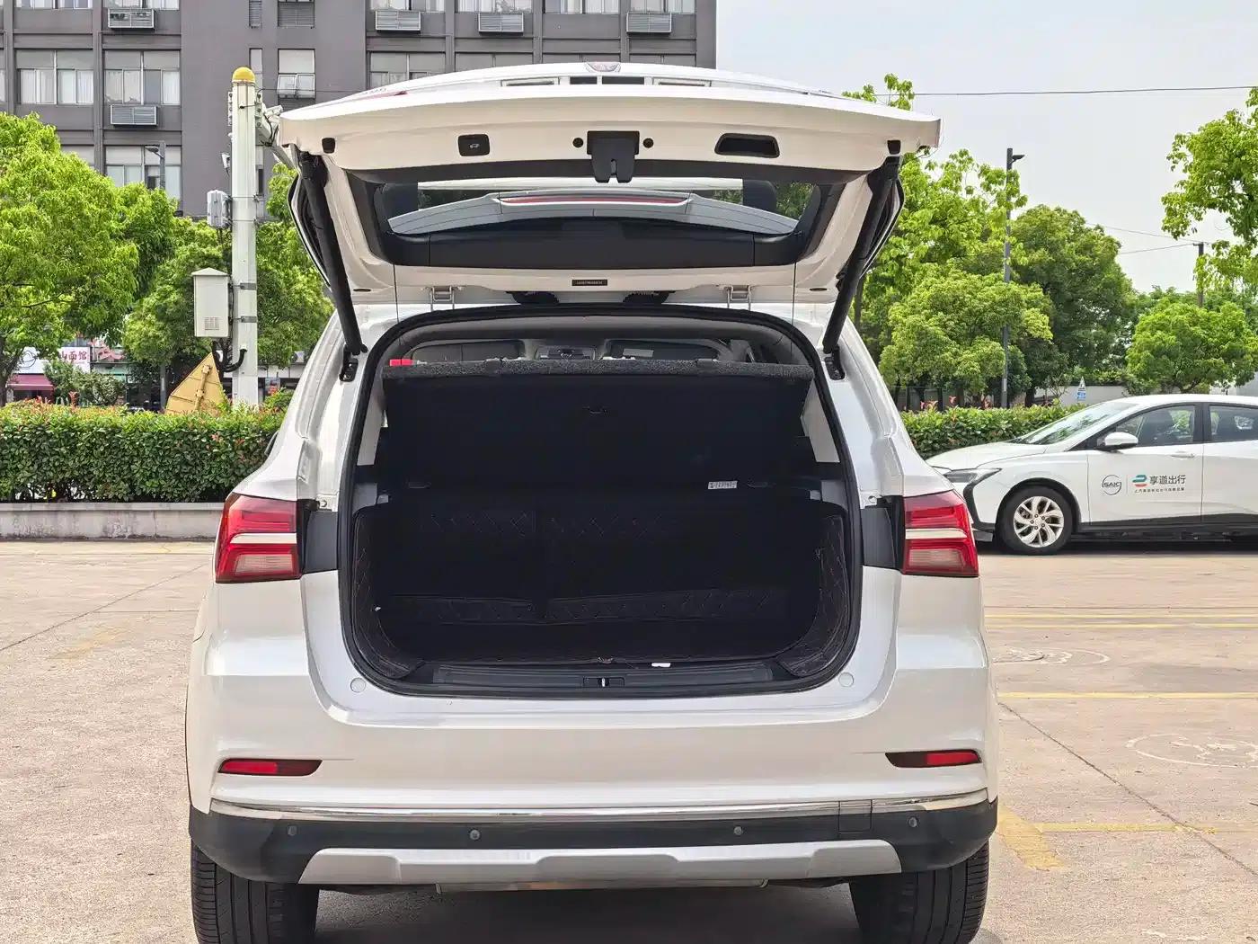 Roewe RX5 New Energy 2017 eRX5 50T Hybrid Connected Premium Flagship Edition — миниатюра 12