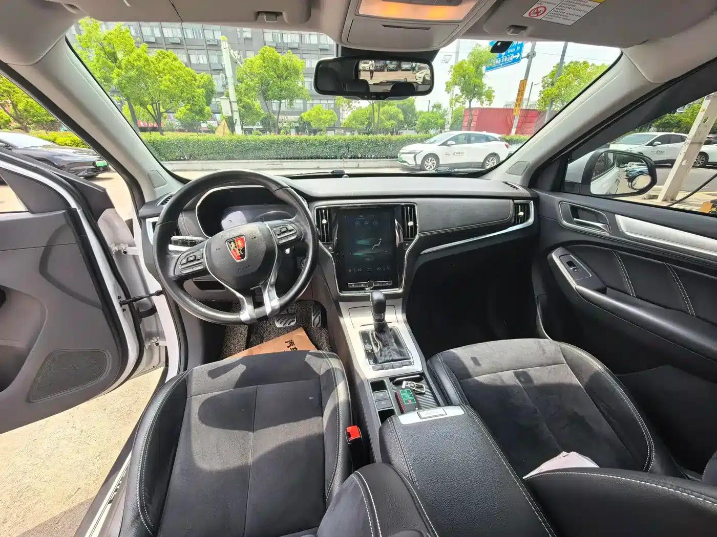 Roewe RX5 New Energy 2017 eRX5 50T Hybrid Connected Premium Flagship Edition — миниатюра 6