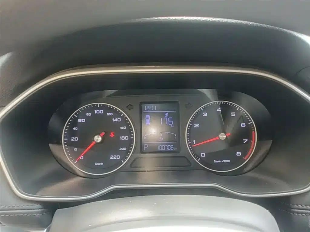 Roewe RX3 2020 1.6L CVT 4G Connected Super Cool Flagship Edition — миниатюра 12