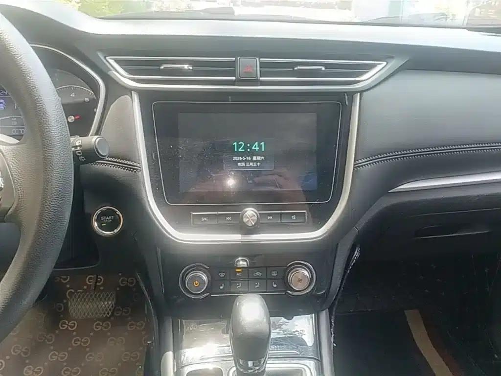Roewe RX3 2020 1.6L CVT 4G Connected Super Cool Flagship Edition — миниатюра 13