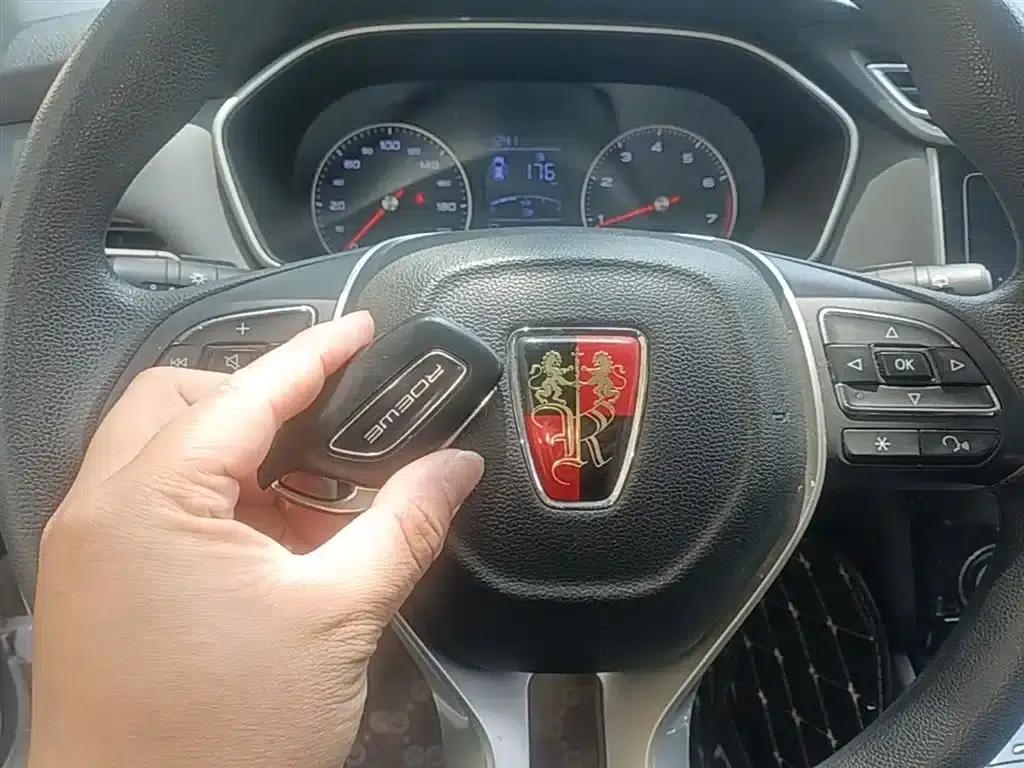 Roewe RX3 2020 1.6L CVT 4G Connected Super Cool Flagship Edition — миниатюра 9
