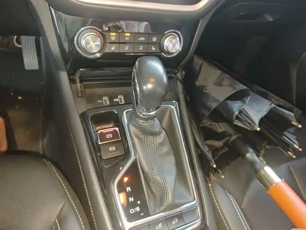 Roewe RX3 2018 1.6L CVT Flagship Edition — миниатюра 11