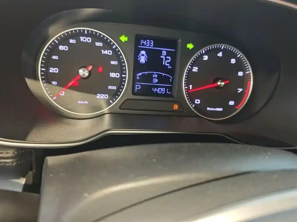 Roewe RX3 2018 1.6L CVT Flagship Edition — миниатюра 9