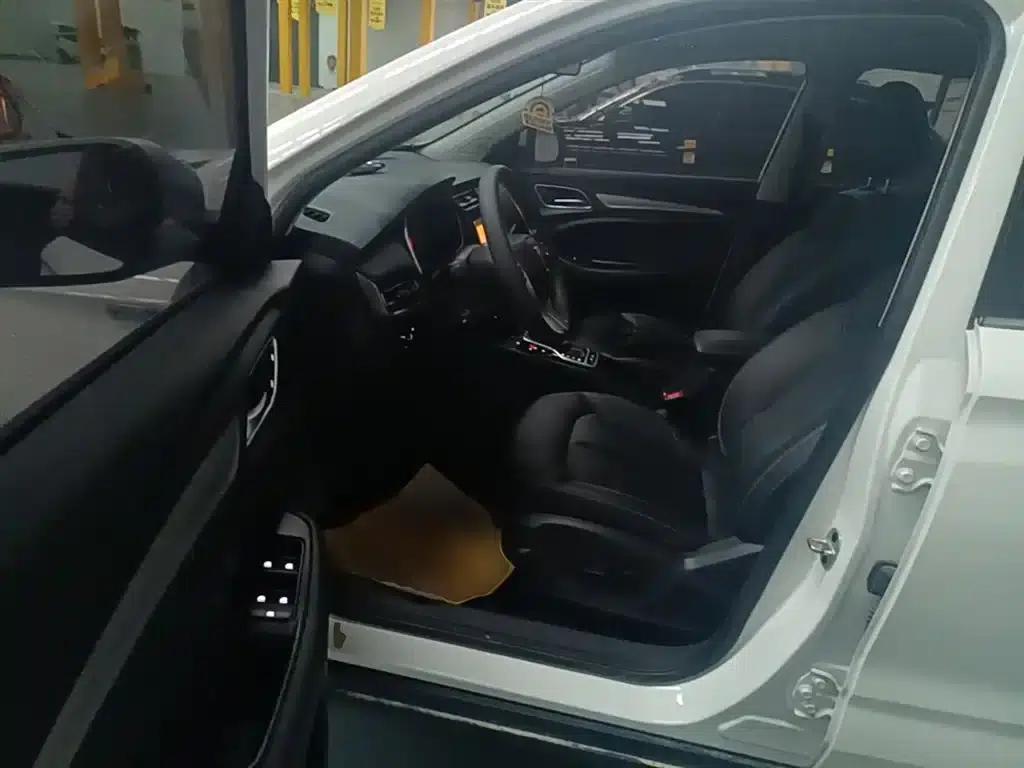 Roewe RX3 2020 1.6L CVT 4G Connected Super Cool Flagship Edition — миниатюра 15