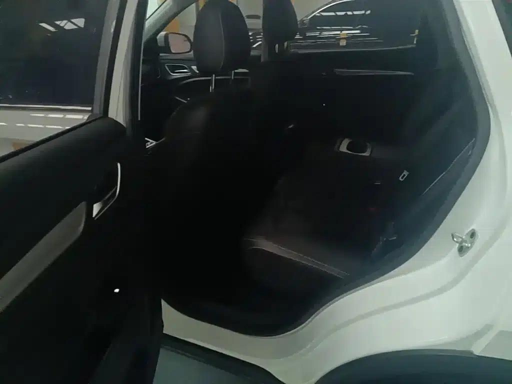 Roewe RX3 2020 1.6L CVT 4G Connected Super Cool Flagship Edition — миниатюра 17