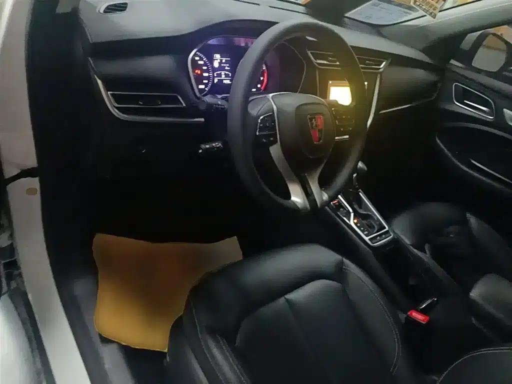Roewe RX3 2020 1.6L CVT 4G Connected Super Cool Flagship Edition — миниатюра 10