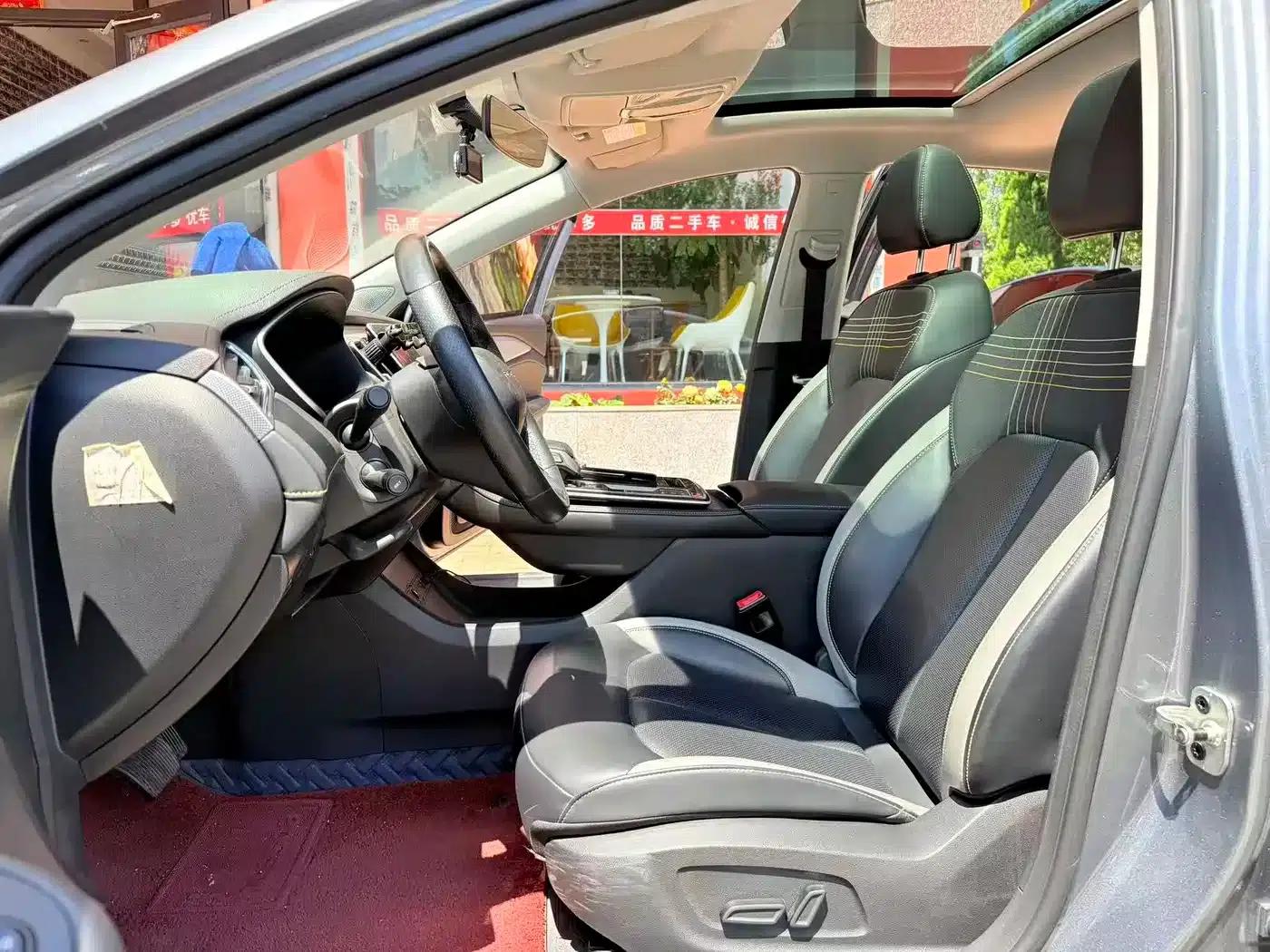 Roewe i6 MAX New Energy 2020 1.5T PHEV Cool Panoramic Sunroof Edition — миниатюра 3