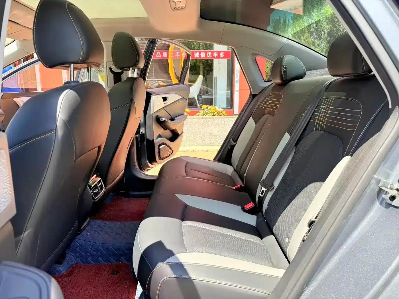 Roewe i6 MAX New Energy 2020 1.5T PHEV Cool Panoramic Sunroof Edition — миниатюра 4
