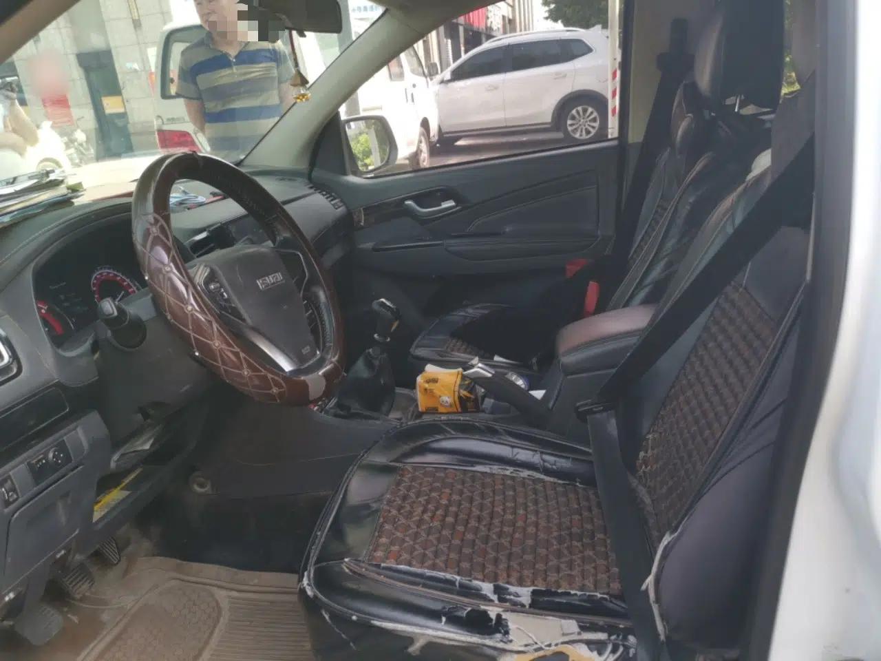 Isuzu D-MAX 2019 2.5T Two-Wheel Drive Manual Navigation Edition China VI Standard Extended Version JE4D25Q6A — миниатюра 16