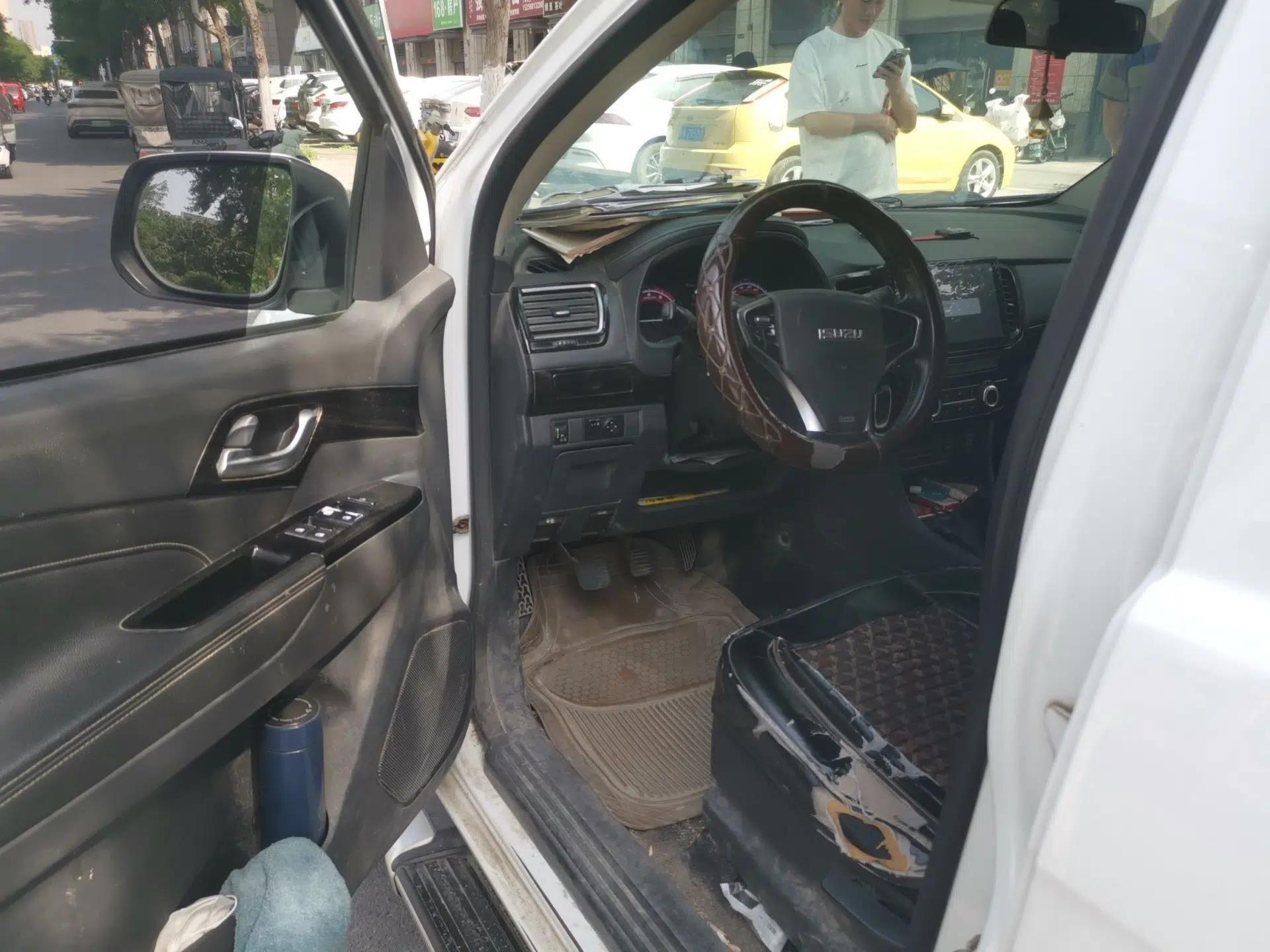 Isuzu D-MAX 2019 2.5T Two-Wheel Drive Manual Navigation Edition China VI Standard Extended Version JE4D25Q6A — миниатюра 17