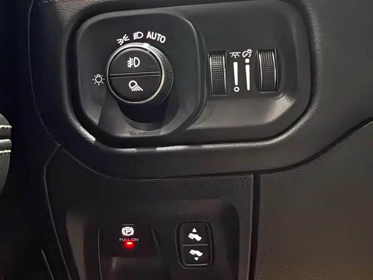 RAM Trucks 2022 5.7L Dark Night Limited Edition — миниатюра 18
