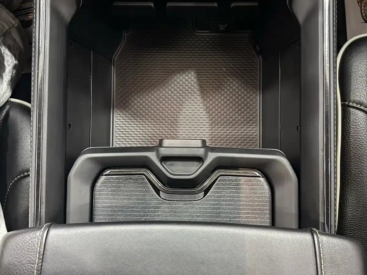 RAM Trucks 2022 5.7L Dark Night Limited Edition — миниатюра 23