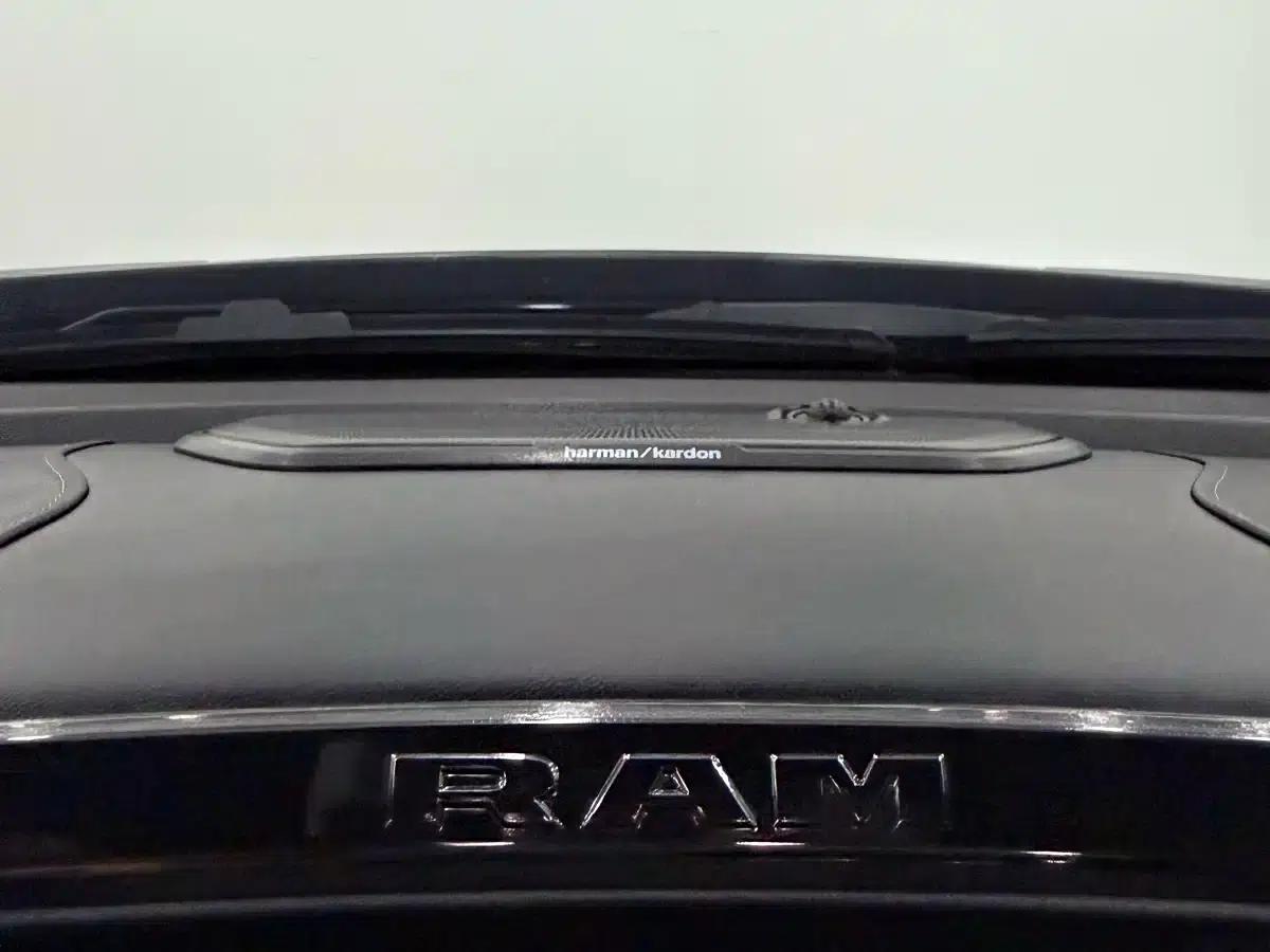 RAM Trucks 2022 5.7L Dark Night Limited Edition — миниатюра 36