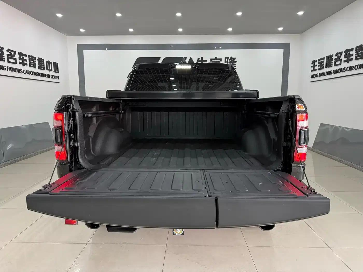 RAM Trucks 2022 5.7L Dark Night Limited Edition — миниатюра 45